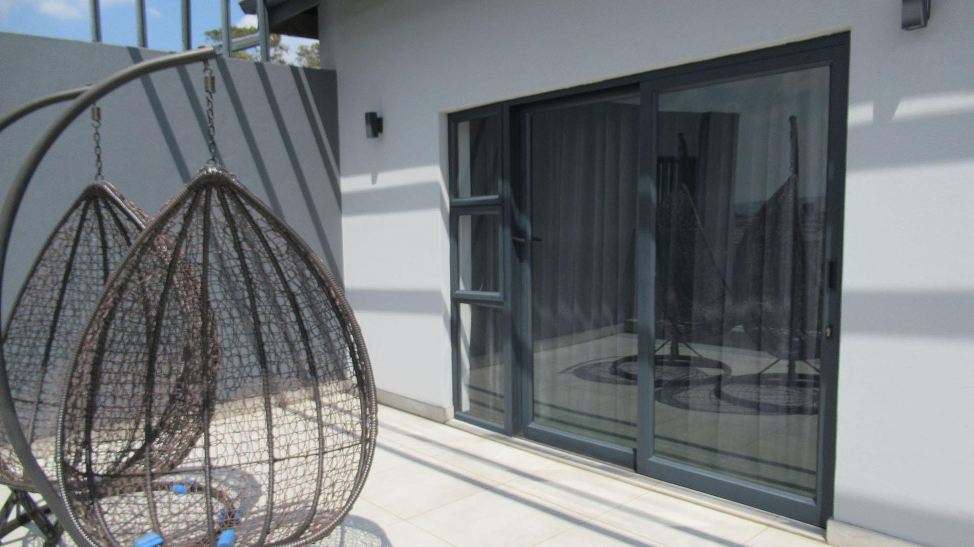Balcony - 80 square meters of property in Eye of Africa