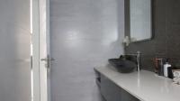Guest Toilet - 12 square meters of property in Eye of Africa