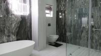 Main Bathroom - 17 square meters of property in Eye of Africa