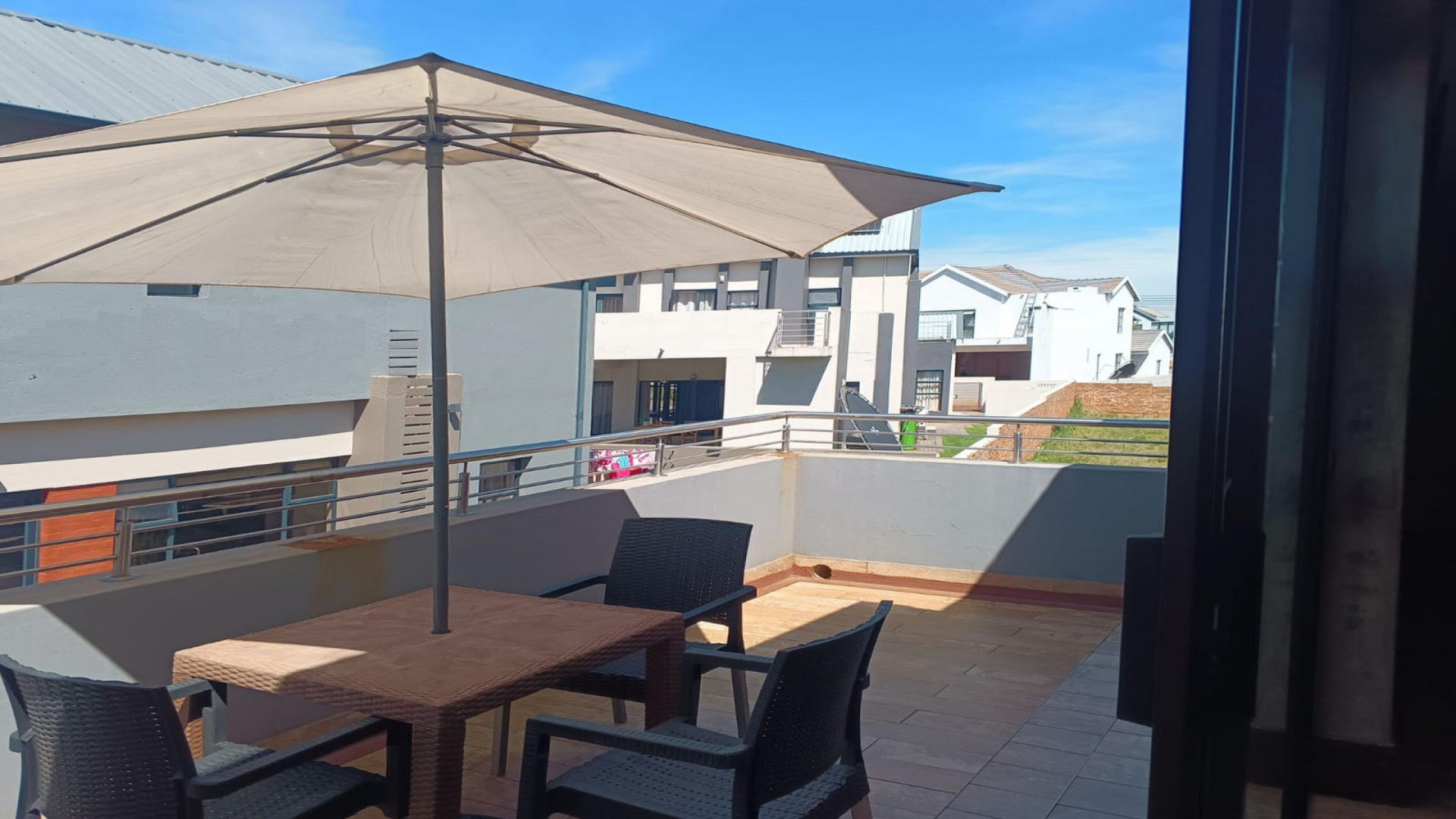Balcony - 35 square meters of property in The Hills