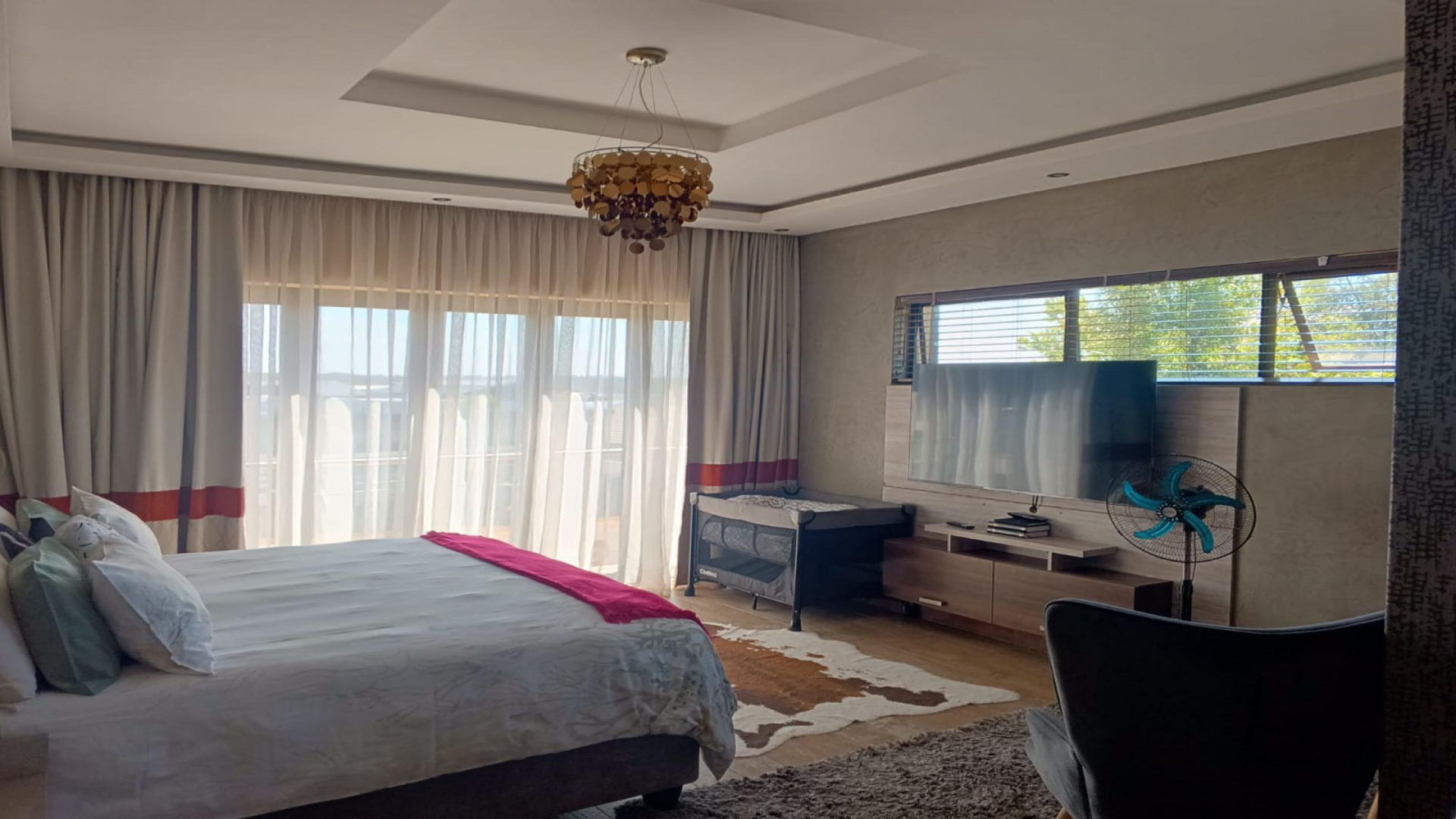 Main Bedroom - 33 square meters of property in The Hills