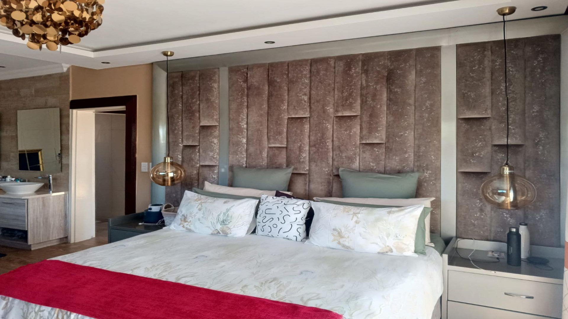Main Bedroom - 33 square meters of property in The Hills