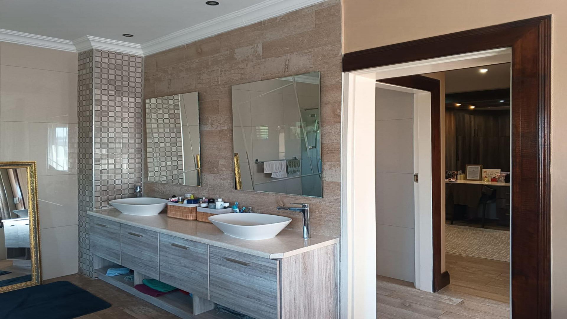 Main Bathroom - 16 square meters of property in The Hills