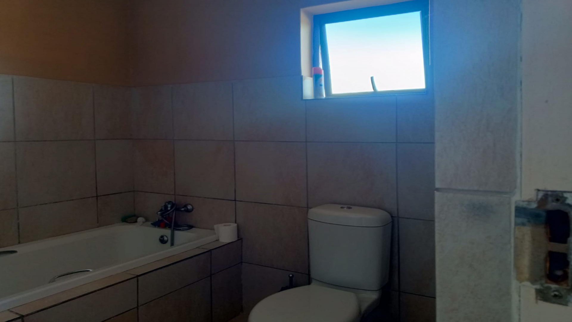 Staff Bathroom - 6 square meters of property in The Hills