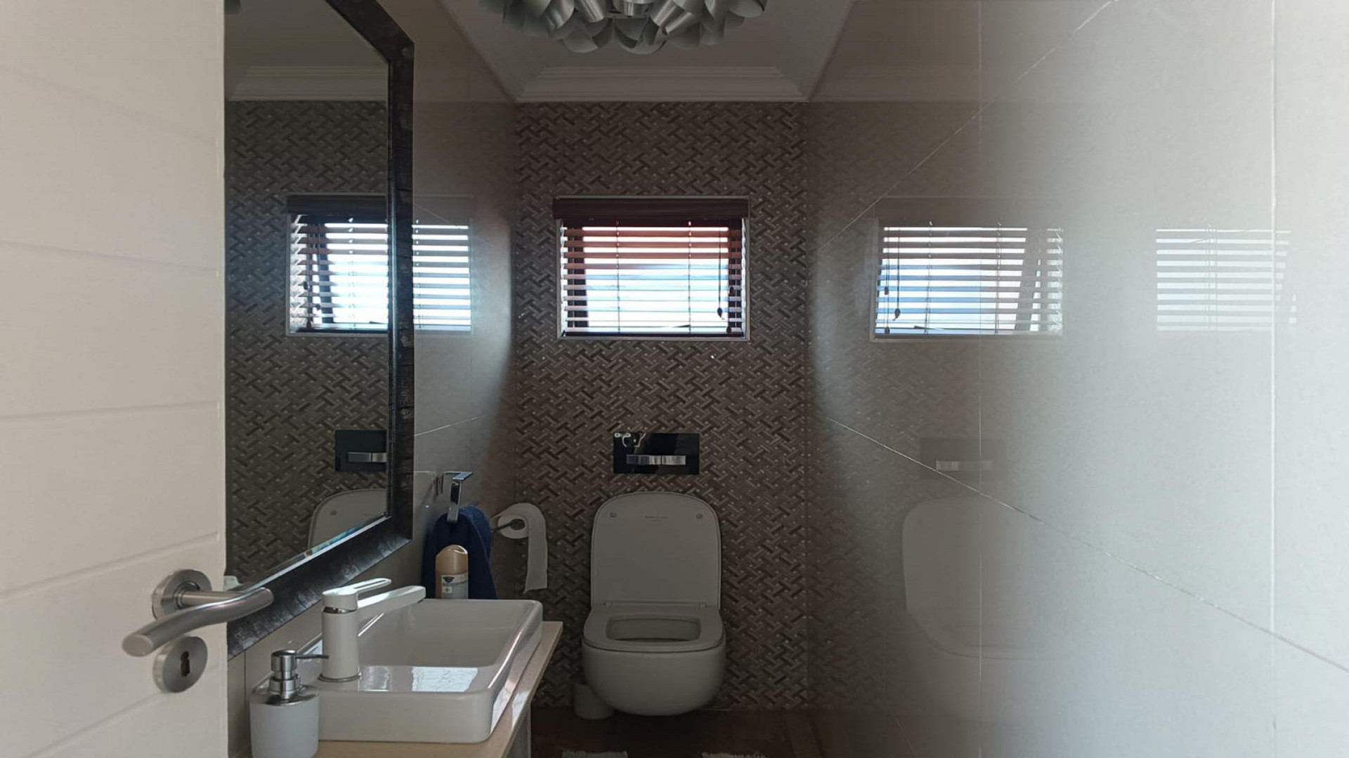 Guest Toilet - 3 square meters of property in The Hills