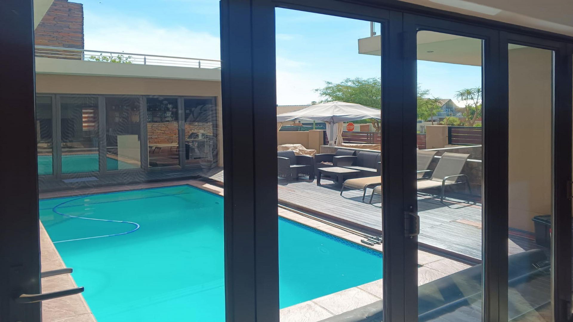 Spaces - 82 square meters of property in The Hills