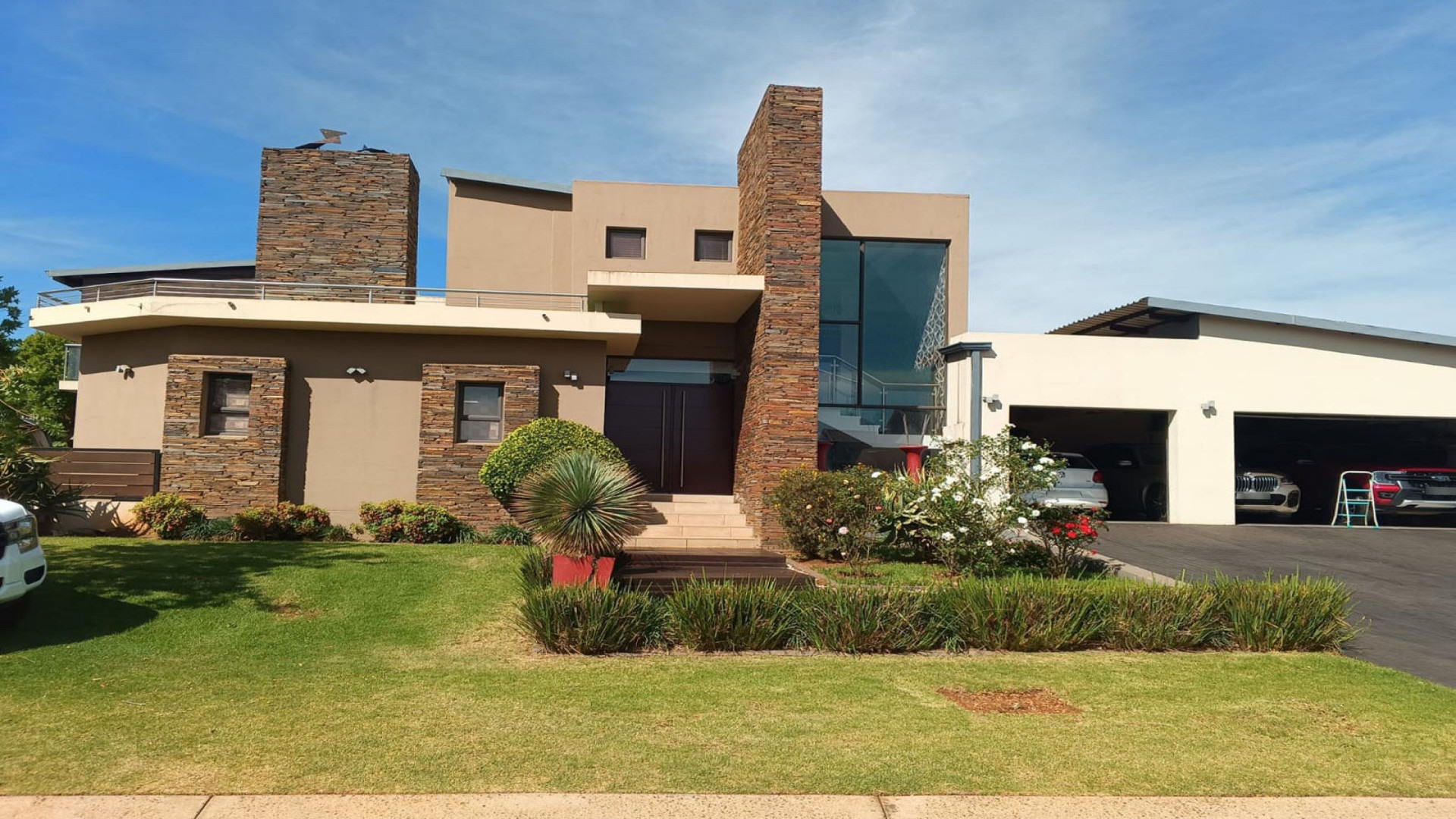 Front View of property in The Hills