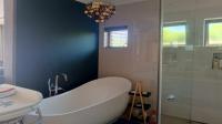 Main Bathroom - 16 square meters of property in The Hills