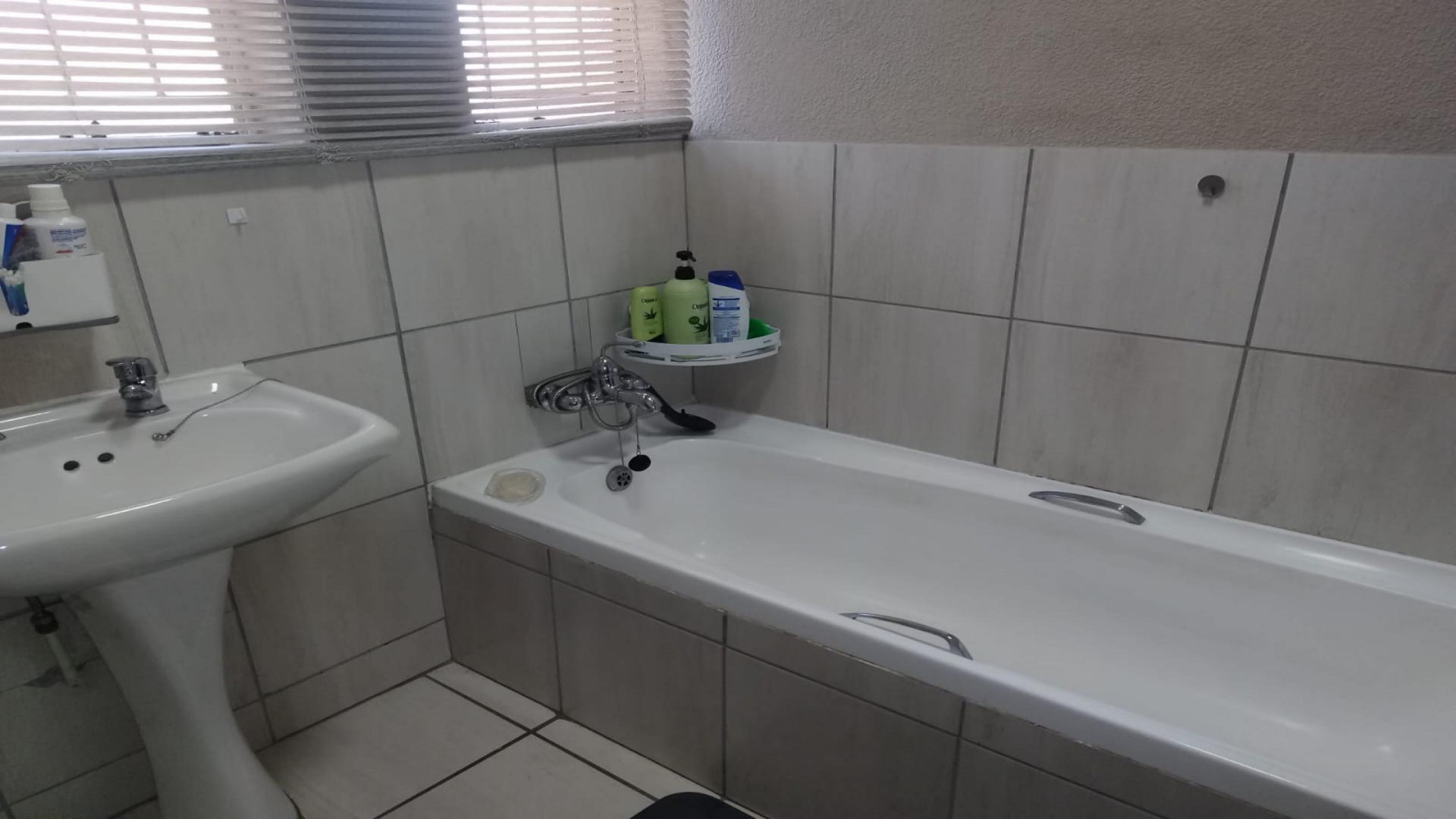 Bathroom 1 of property in Birchleigh North