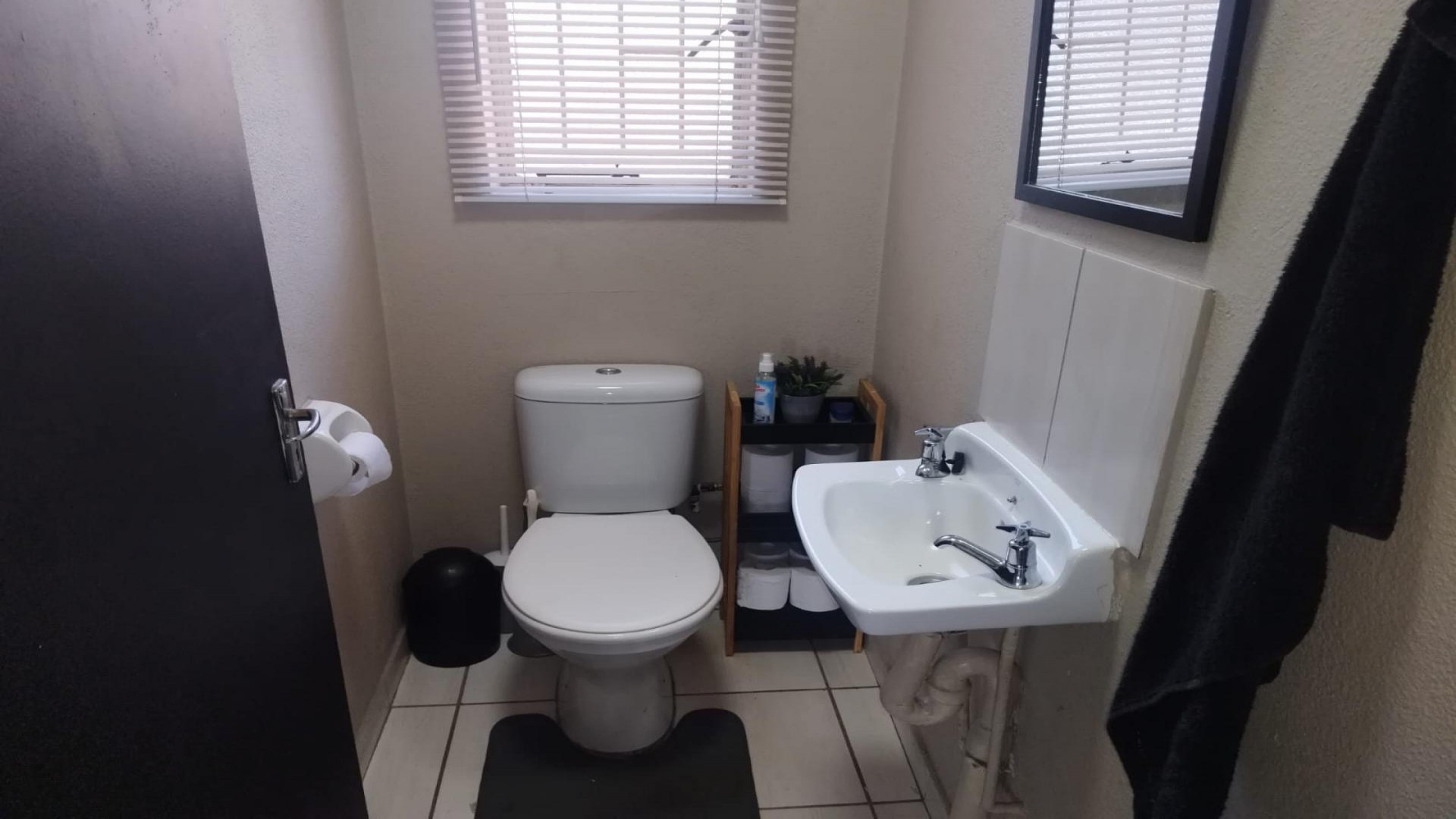 Bathroom 1 of property in Birchleigh North