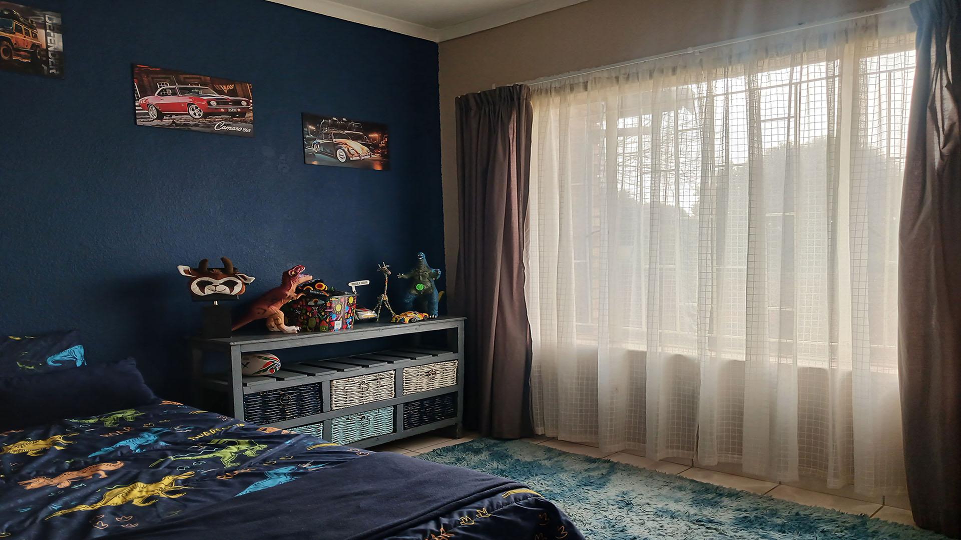 Bed Room 3 - 12 square meters of property in Birchleigh North