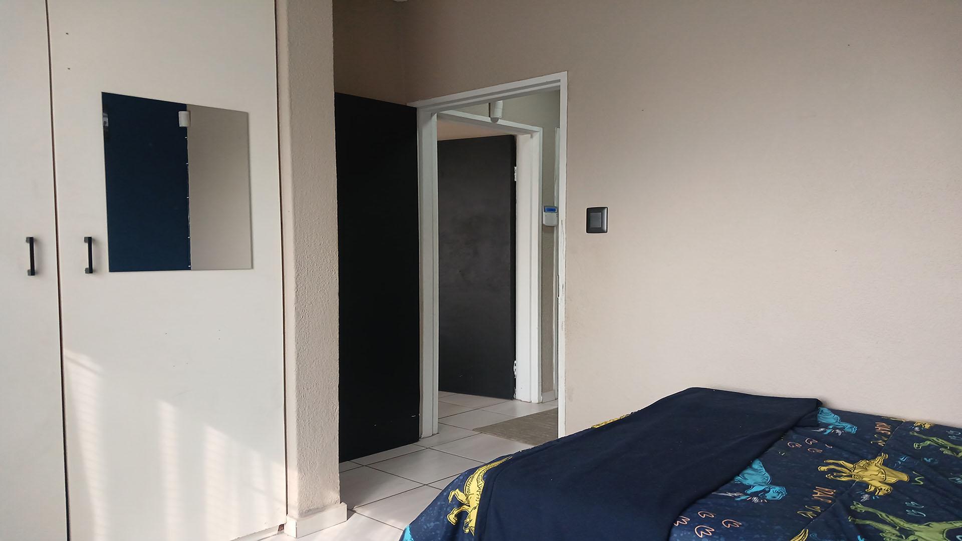 Bed Room 3 - 12 square meters of property in Birchleigh North