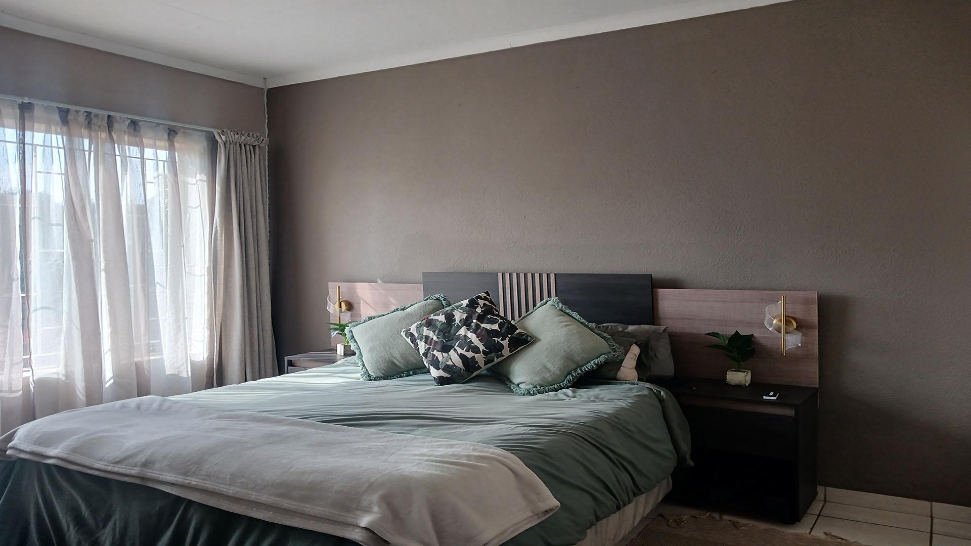 Bed Room 2 - 16 square meters of property in Birchleigh North