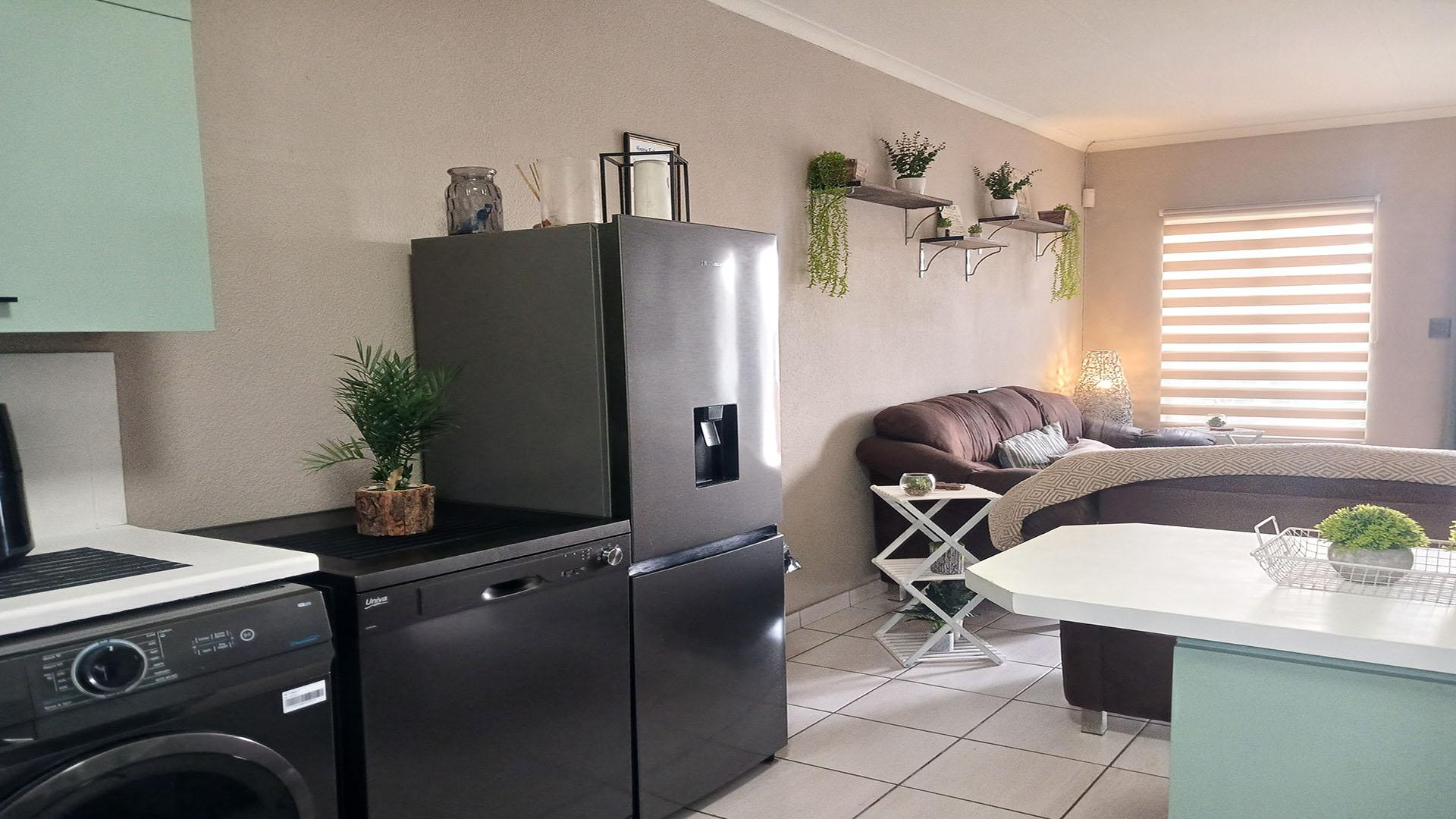 Kitchen - 9 square meters of property in Birchleigh North
