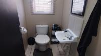 Bathroom 1 of property in Birchleigh North