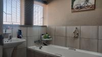 Bathroom 1 - 3 square meters of property in Birchleigh North