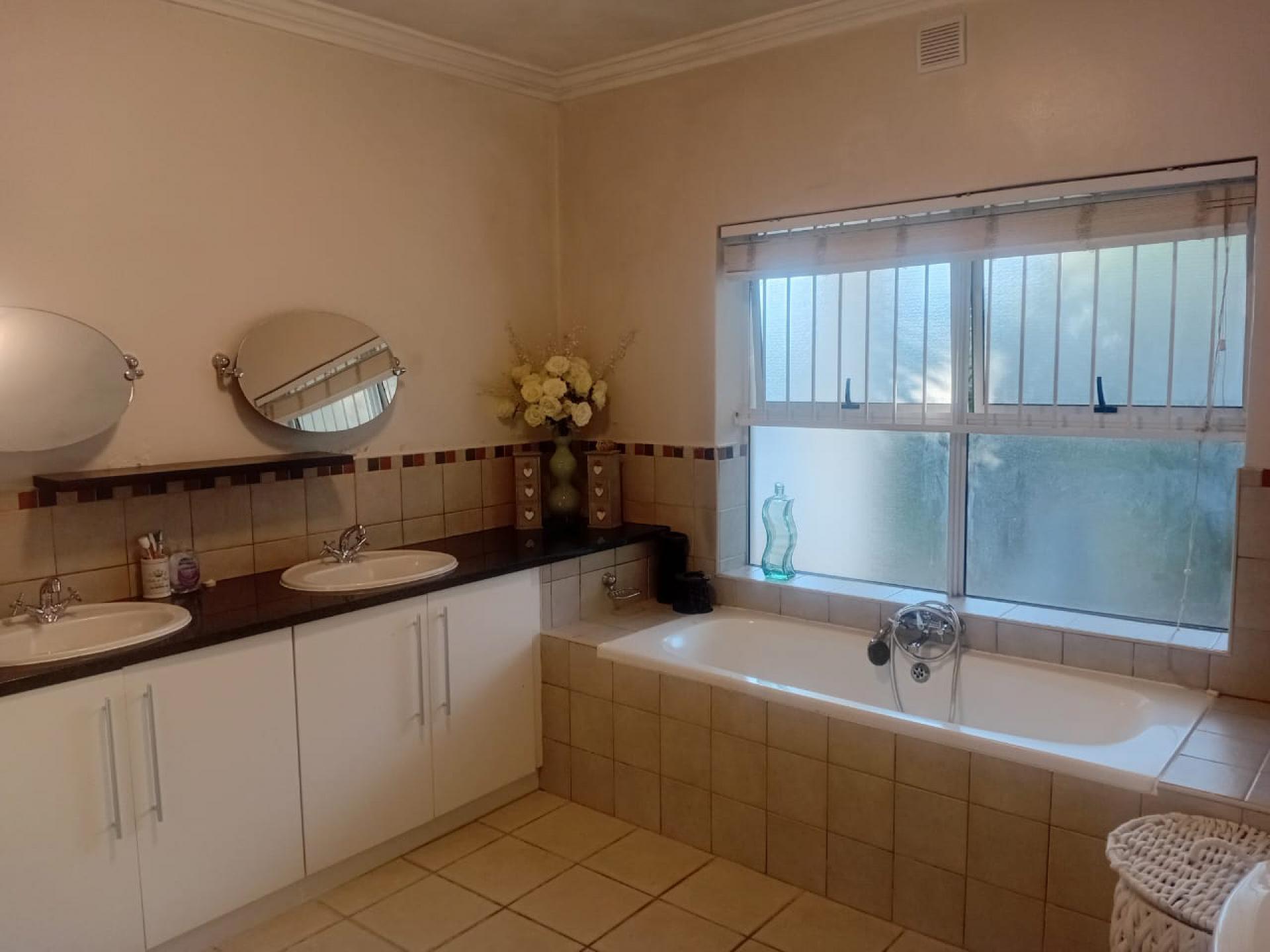  of property in Heldervue