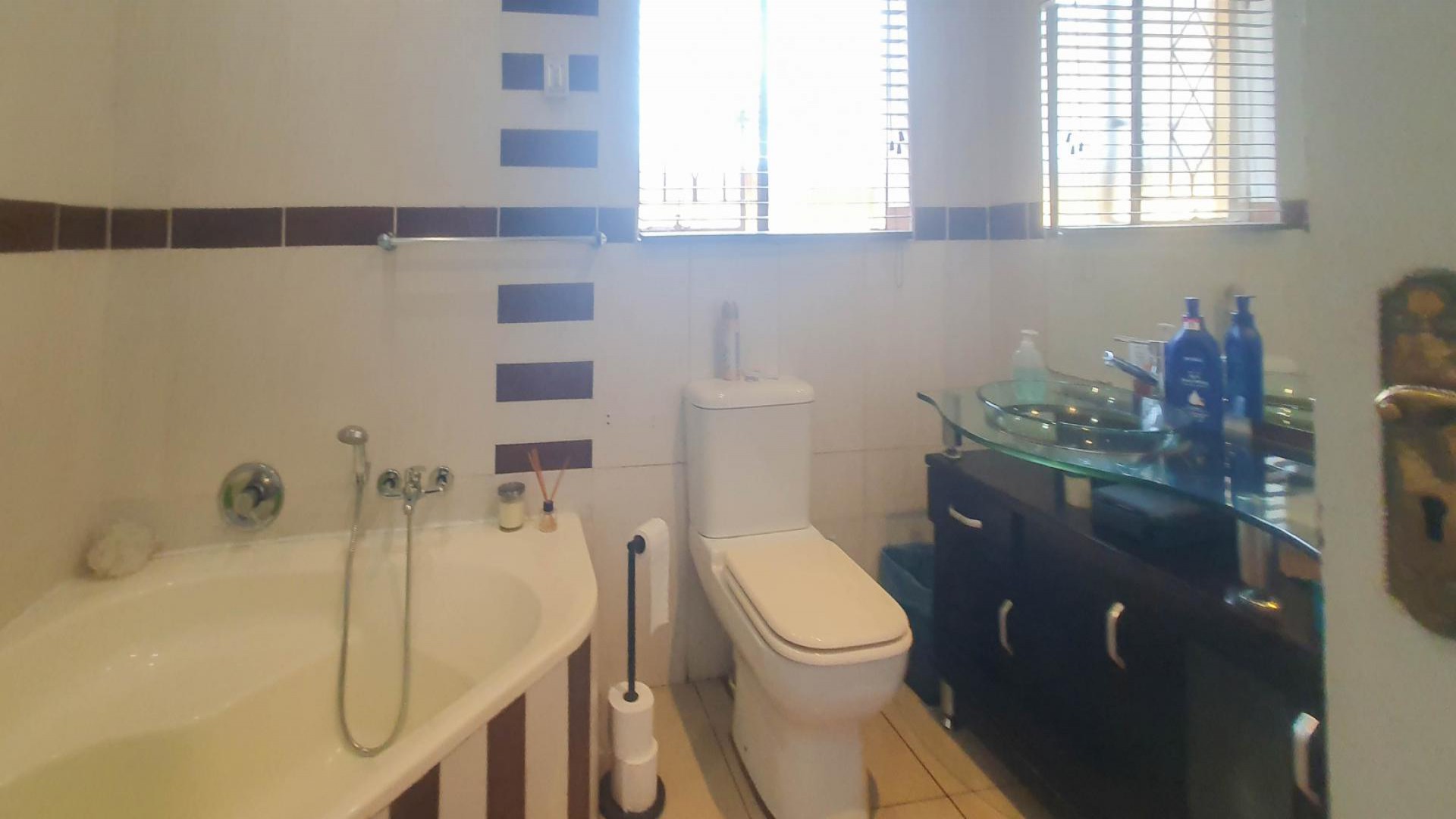 Bathroom 2 of property in Randpark Ridge