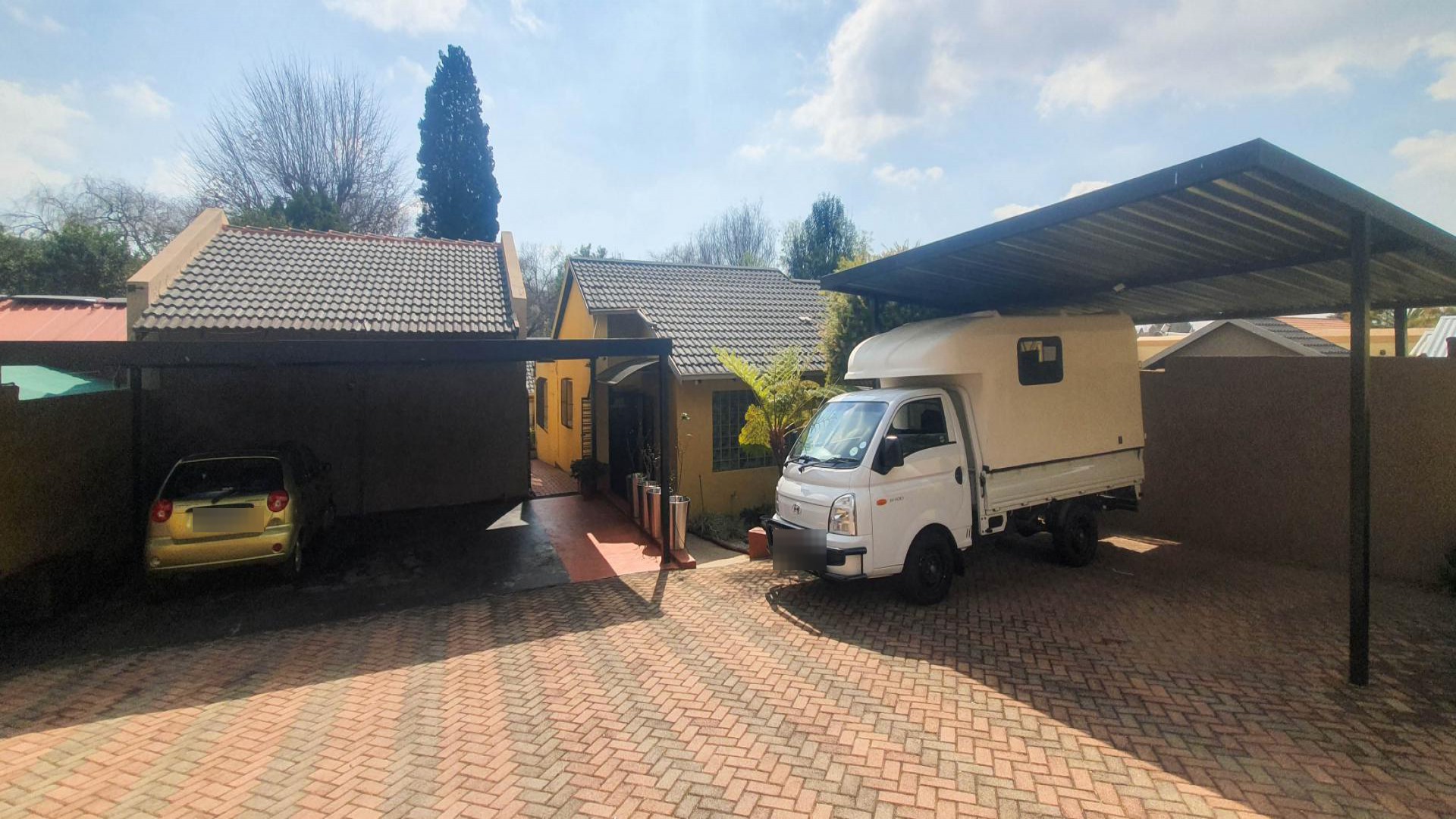 Front View of property in Randpark Ridge
