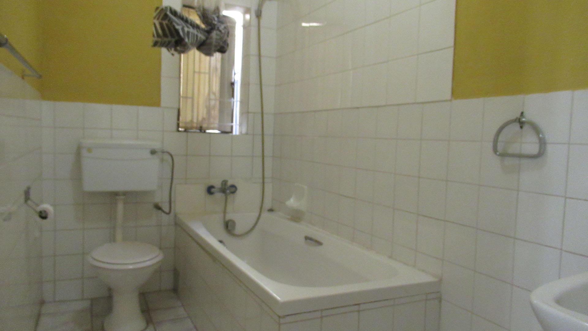 Bathroom 2 - 5 square meters of property in Randpark Ridge