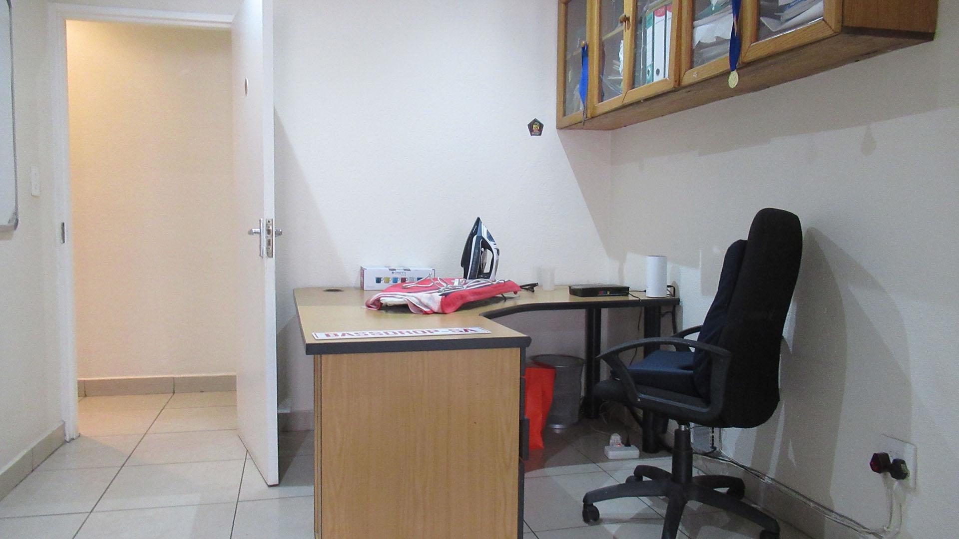 Bed Room 1 - 27 square meters of property in Randpark Ridge