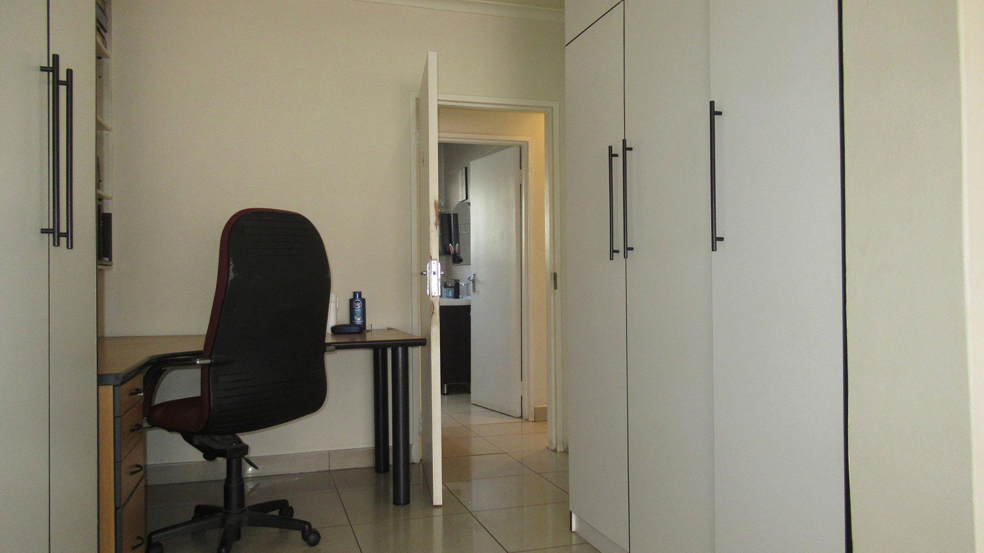 Bed Room 2 - 23 square meters of property in Randpark Ridge