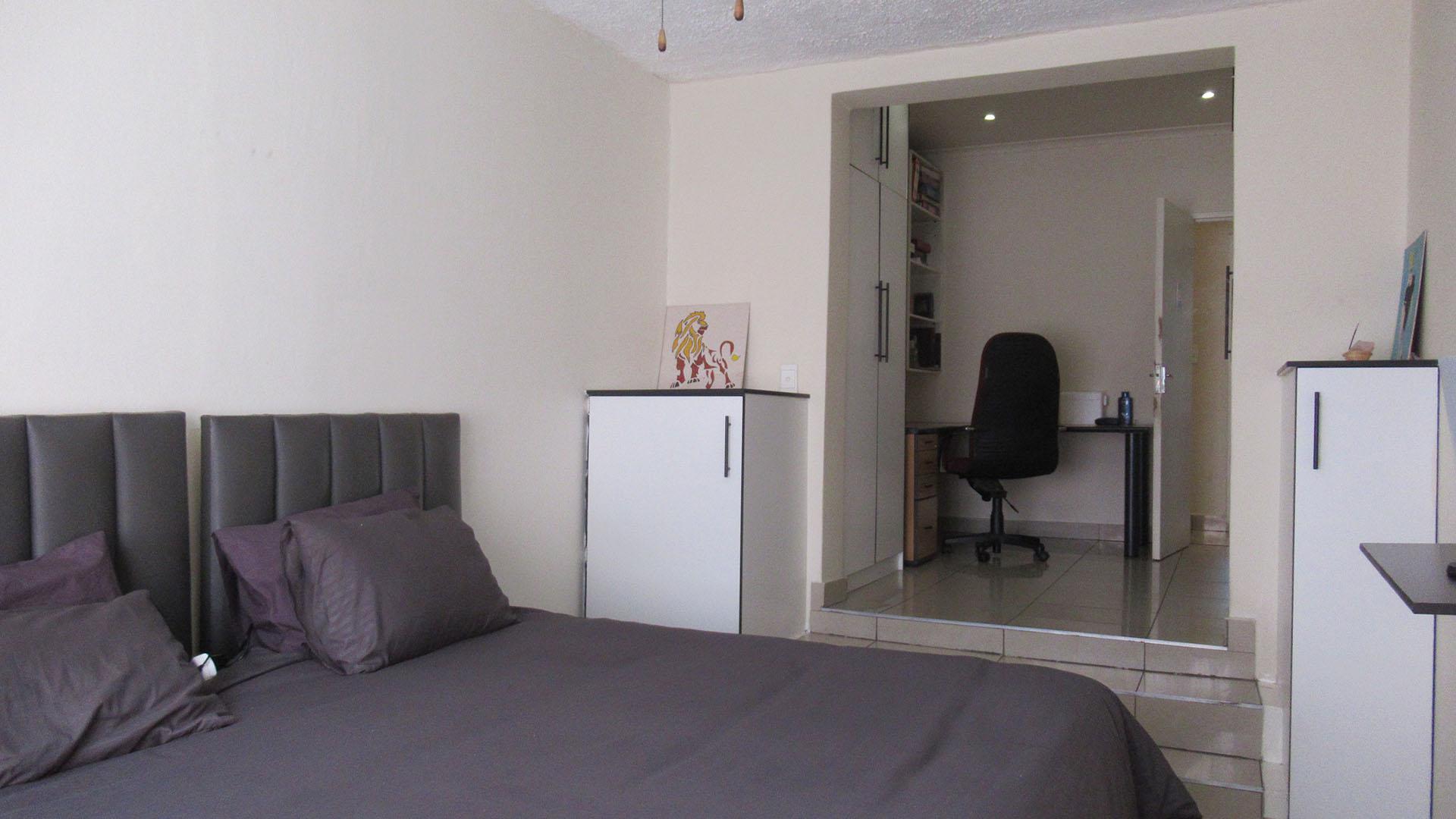 Bed Room 2 - 23 square meters of property in Randpark Ridge