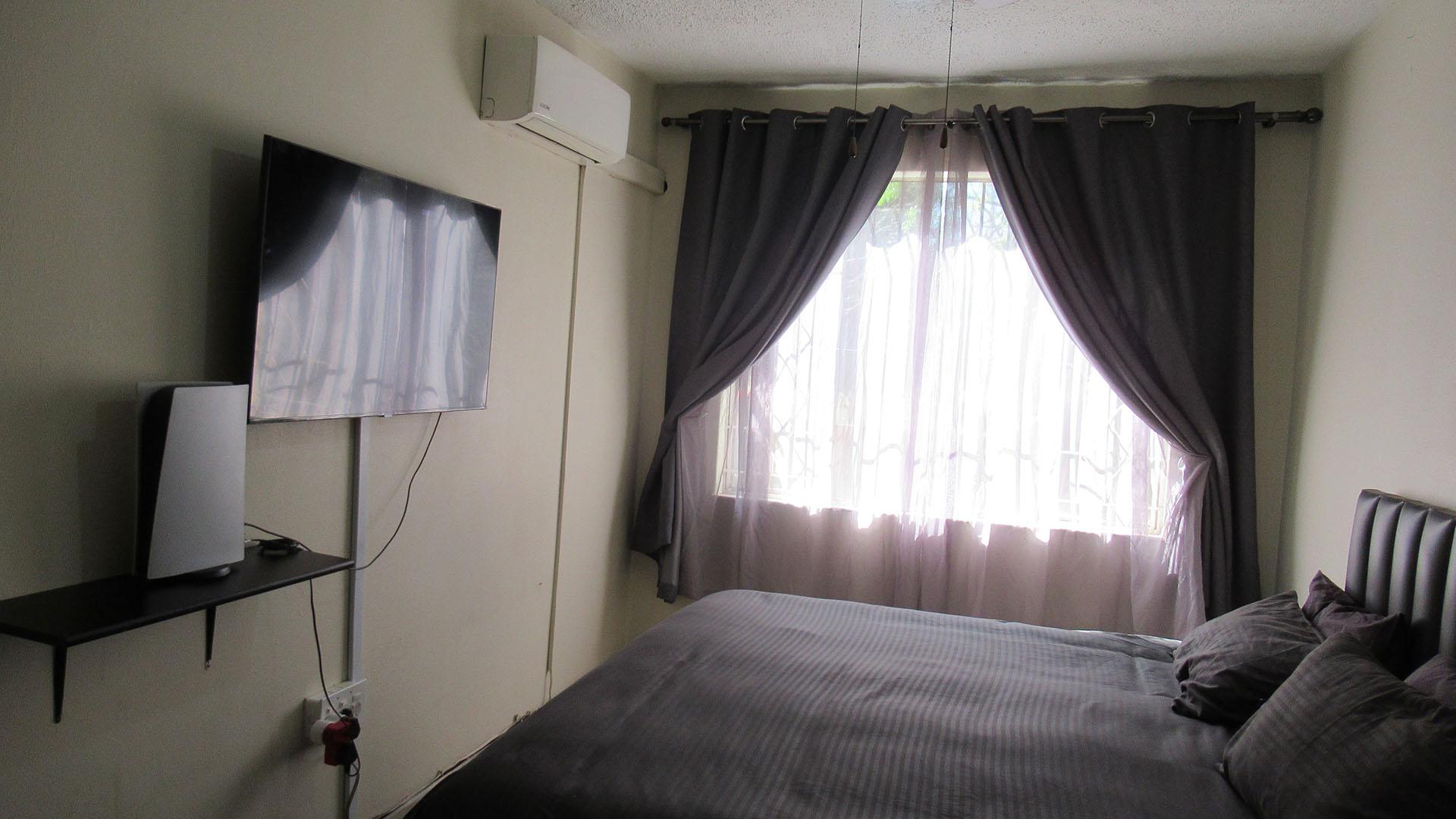 Bed Room 2 - 23 square meters of property in Randpark Ridge