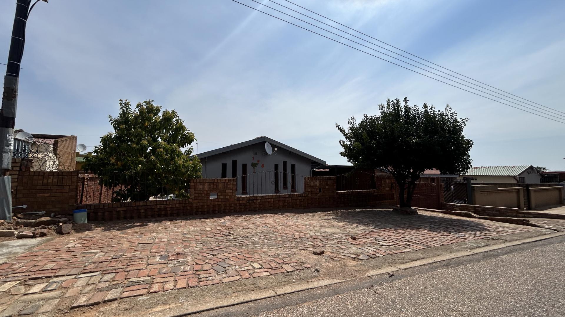Front View of property in Soshanguve