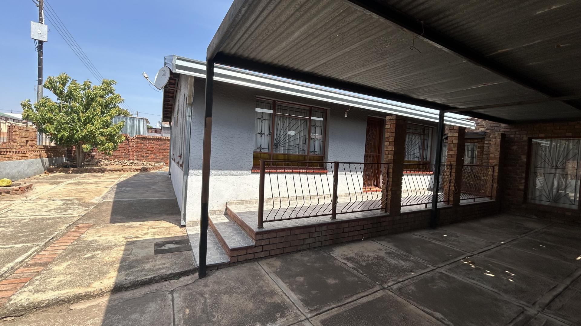 Carport  of property in Soshanguve