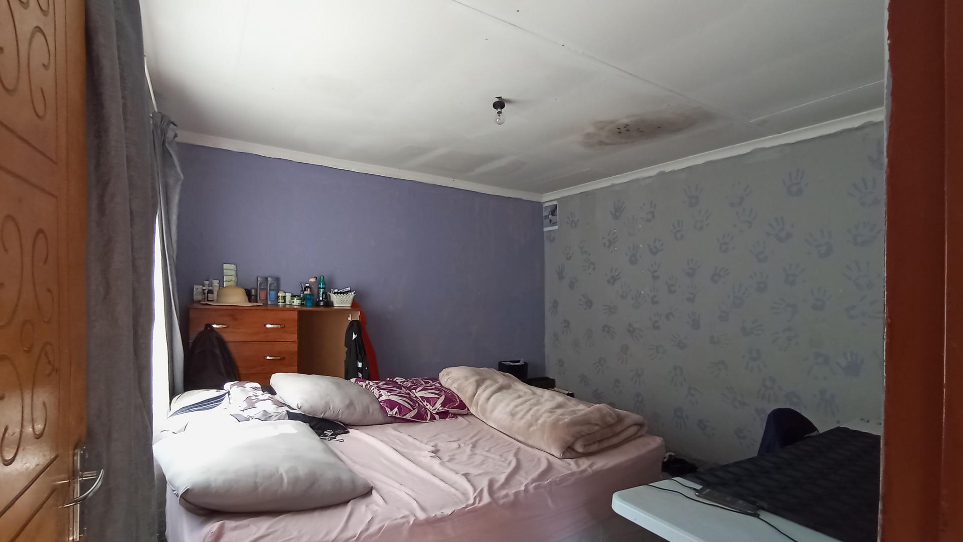 Bed Room 4 - 15 square meters of property in Soshanguve