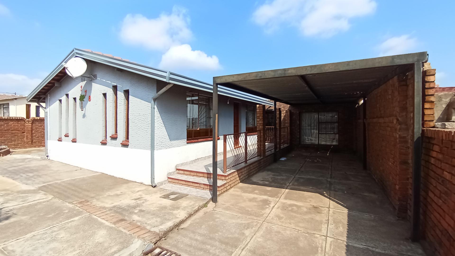 Front View of property in Soshanguve