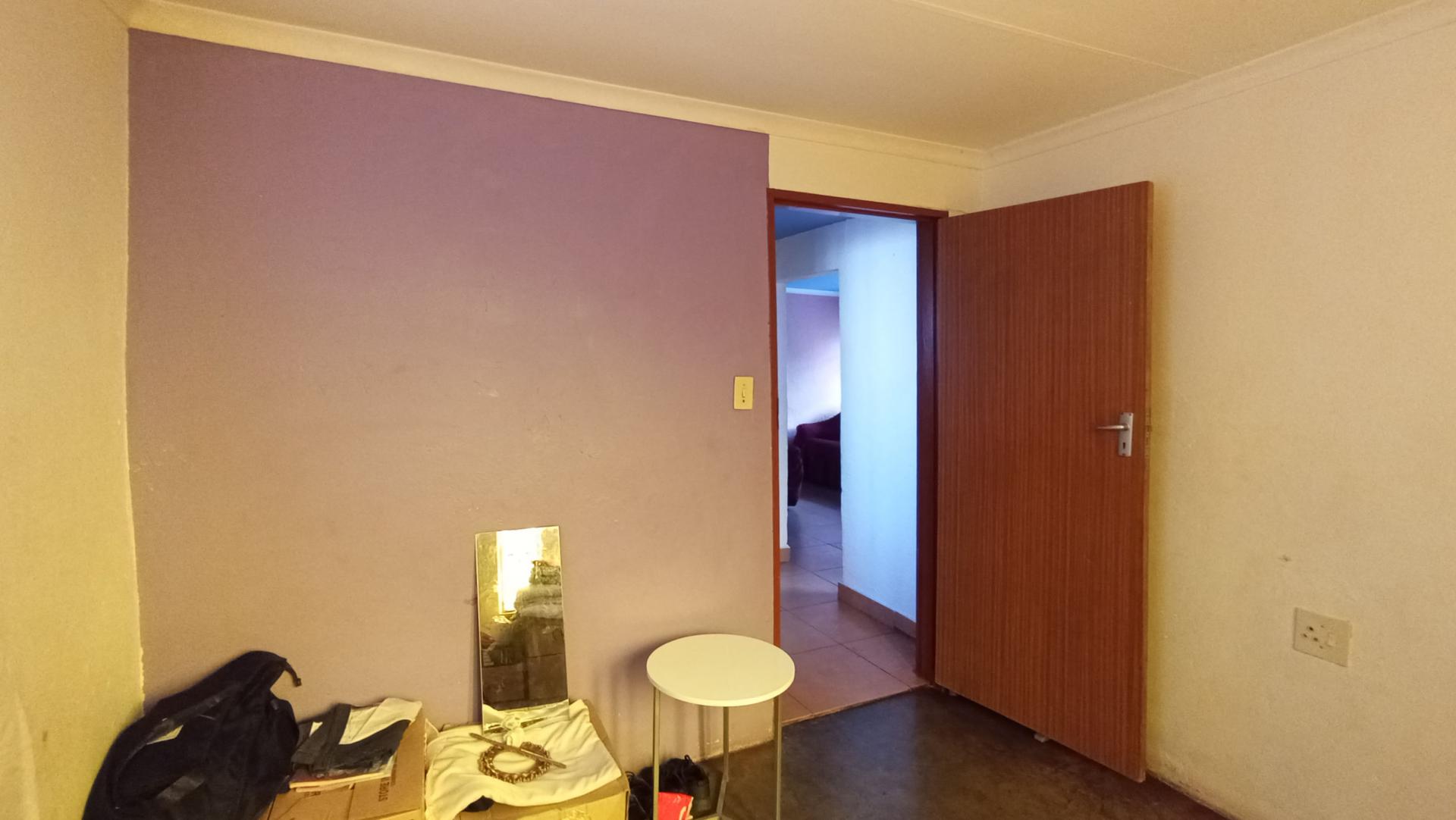 Bed Room 2 - 11 square meters of property in Soshanguve