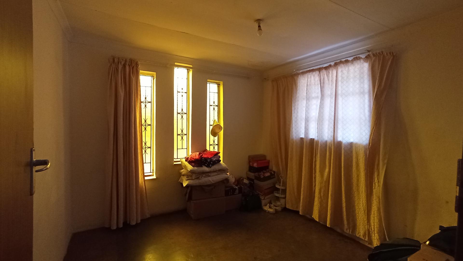 Bed Room 2 - 11 square meters of property in Soshanguve