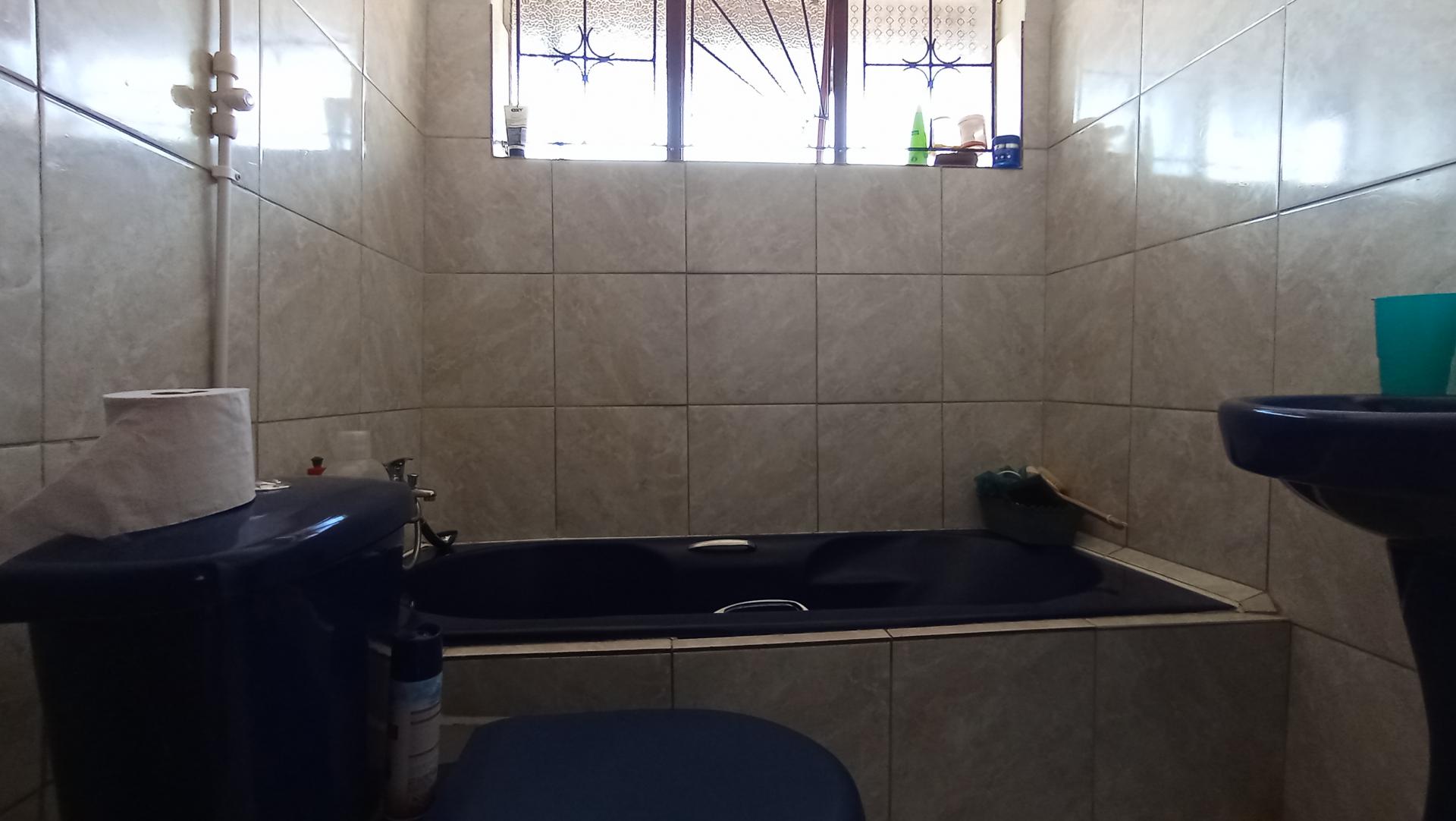 Bathroom 1 - 3 square meters of property in Soshanguve