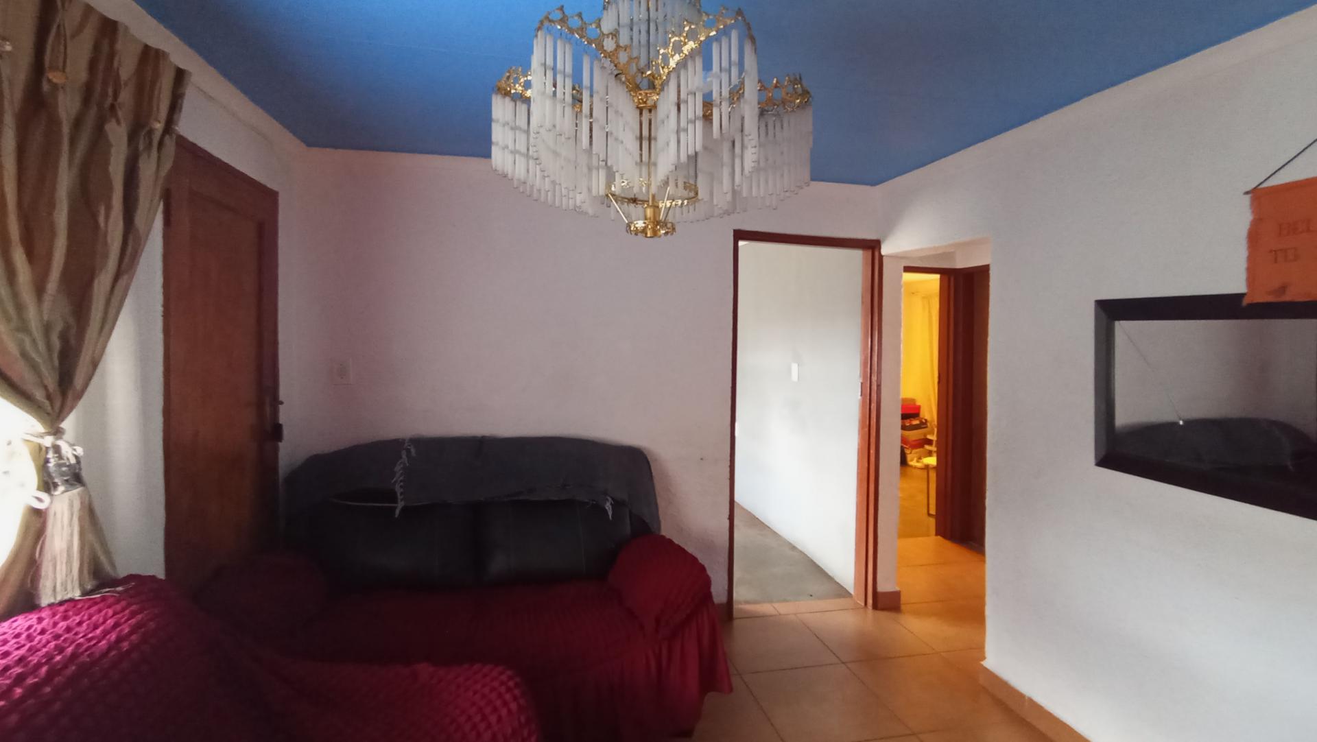 Lounges - 14 square meters of property in Soshanguve