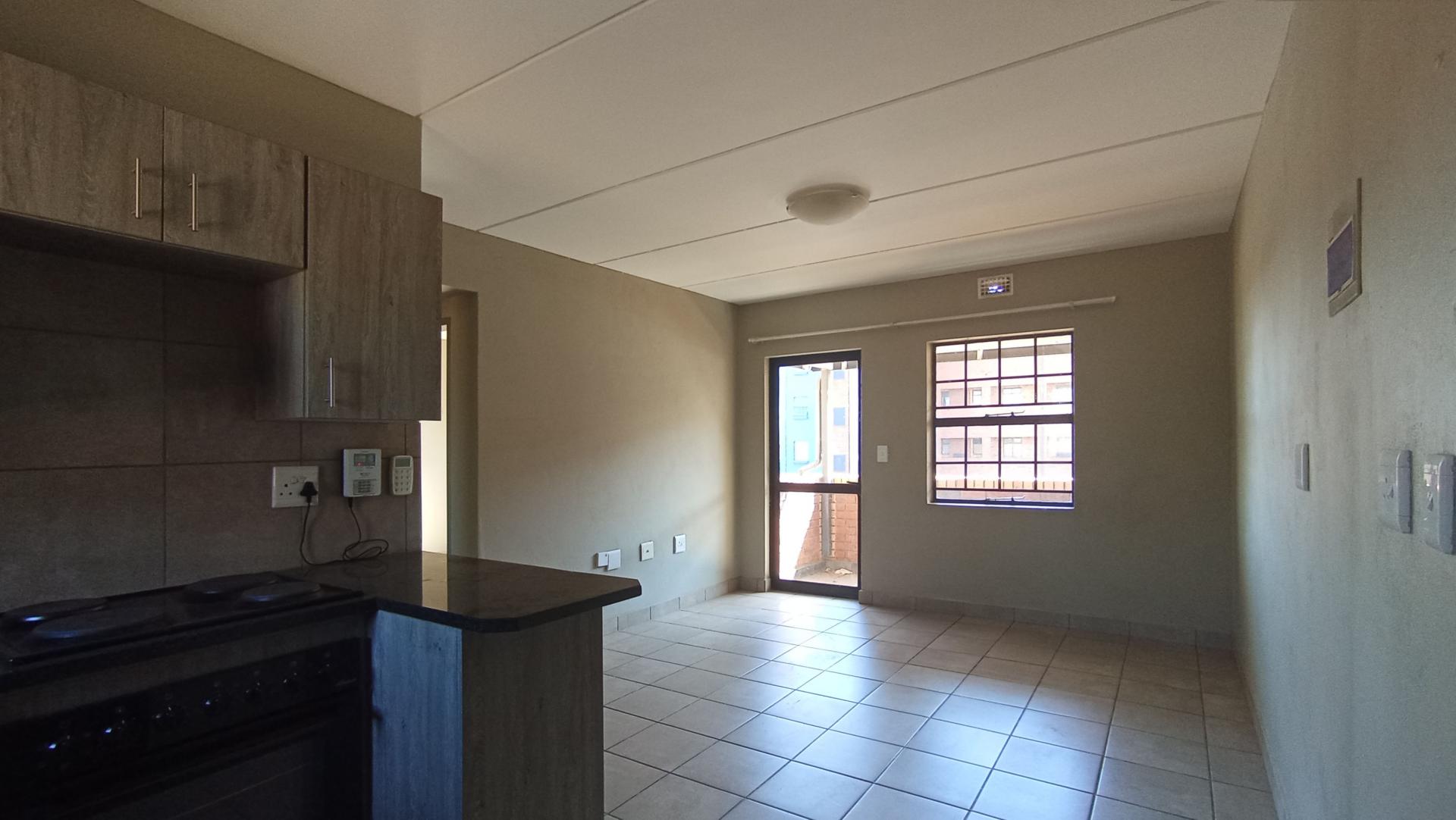 Lounges - 13 square meters of property in Montana Tuine