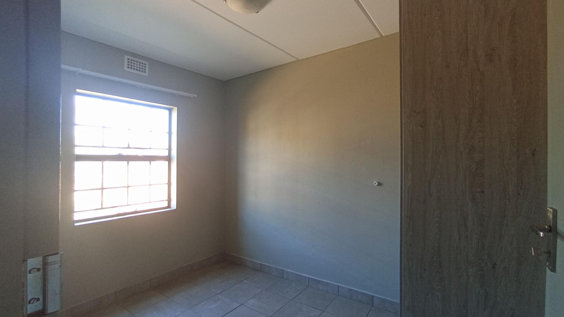 Bed Room 1 - 8 square meters of property in Montana Tuine