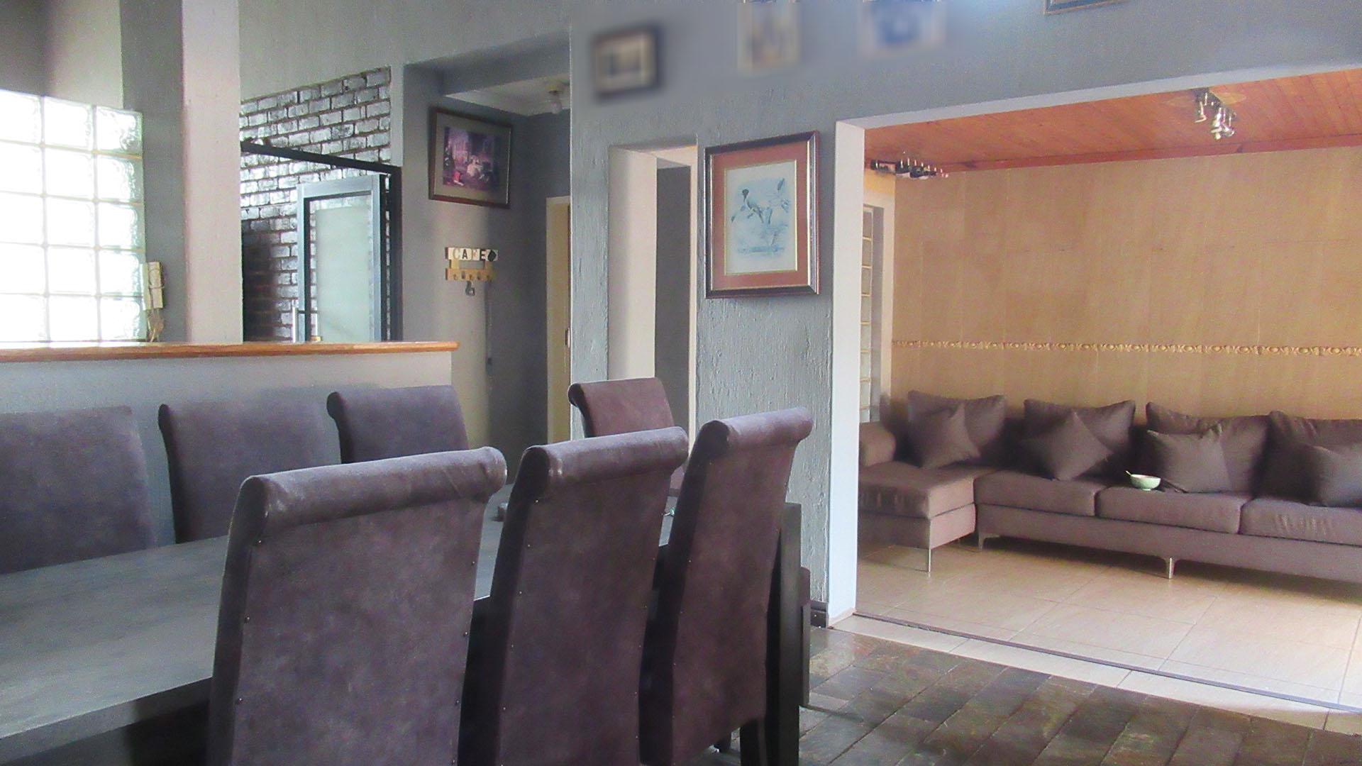 Dining Room - 21 square meters of property in Wilropark