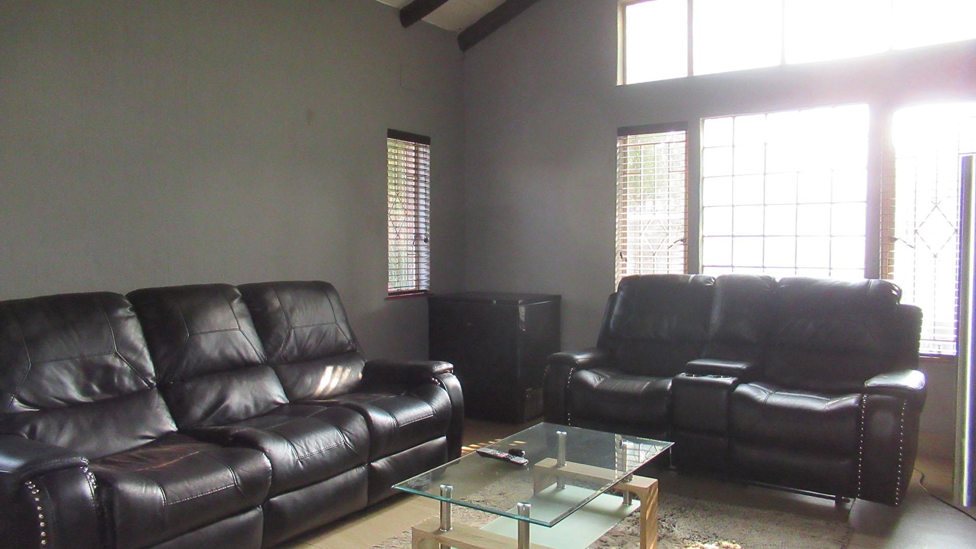 Lounges - 61 square meters of property in Wilropark