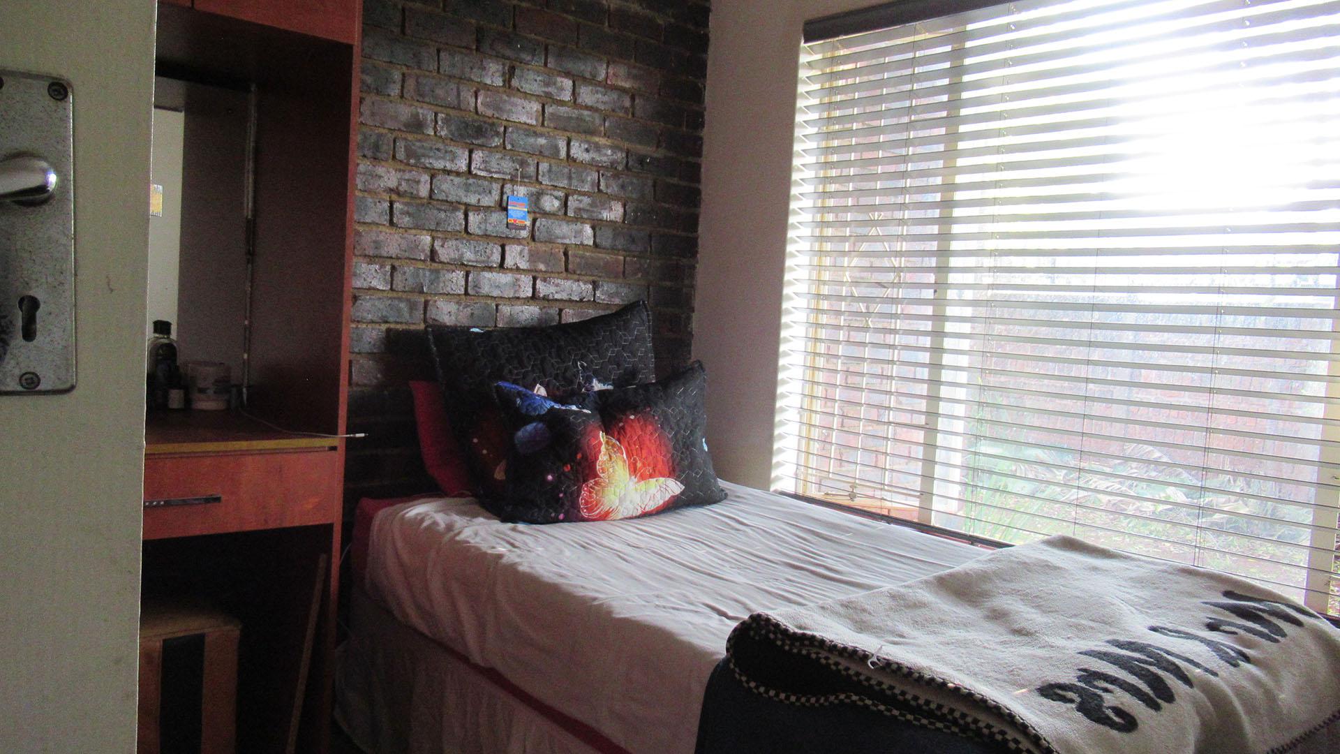 Bed Room 1 - 8 square meters of property in Wilropark