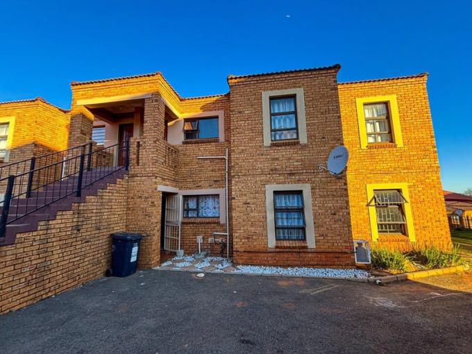 3 Bedroom Simplex for Sale For Sale in Kibler Park - MR720695