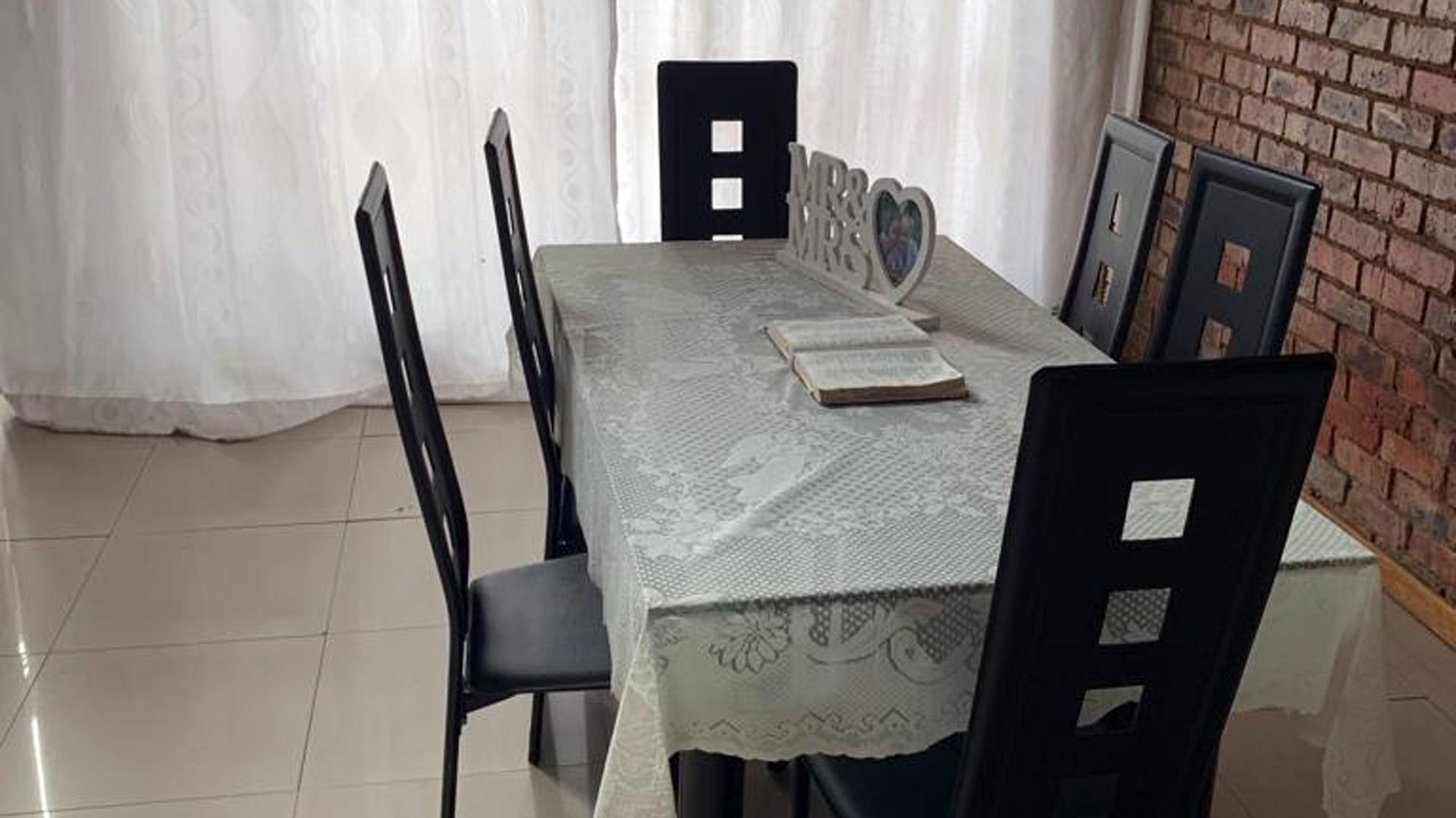 Dining Room of property in Germiston South