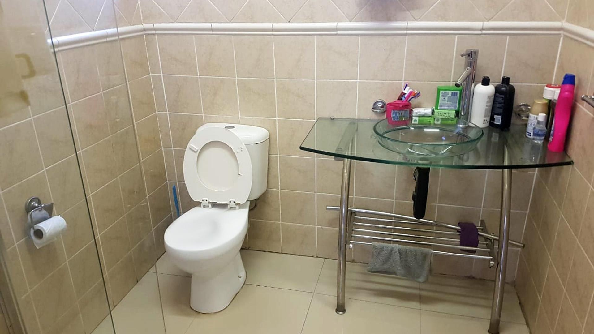 Bathroom 1 of property in Germiston South