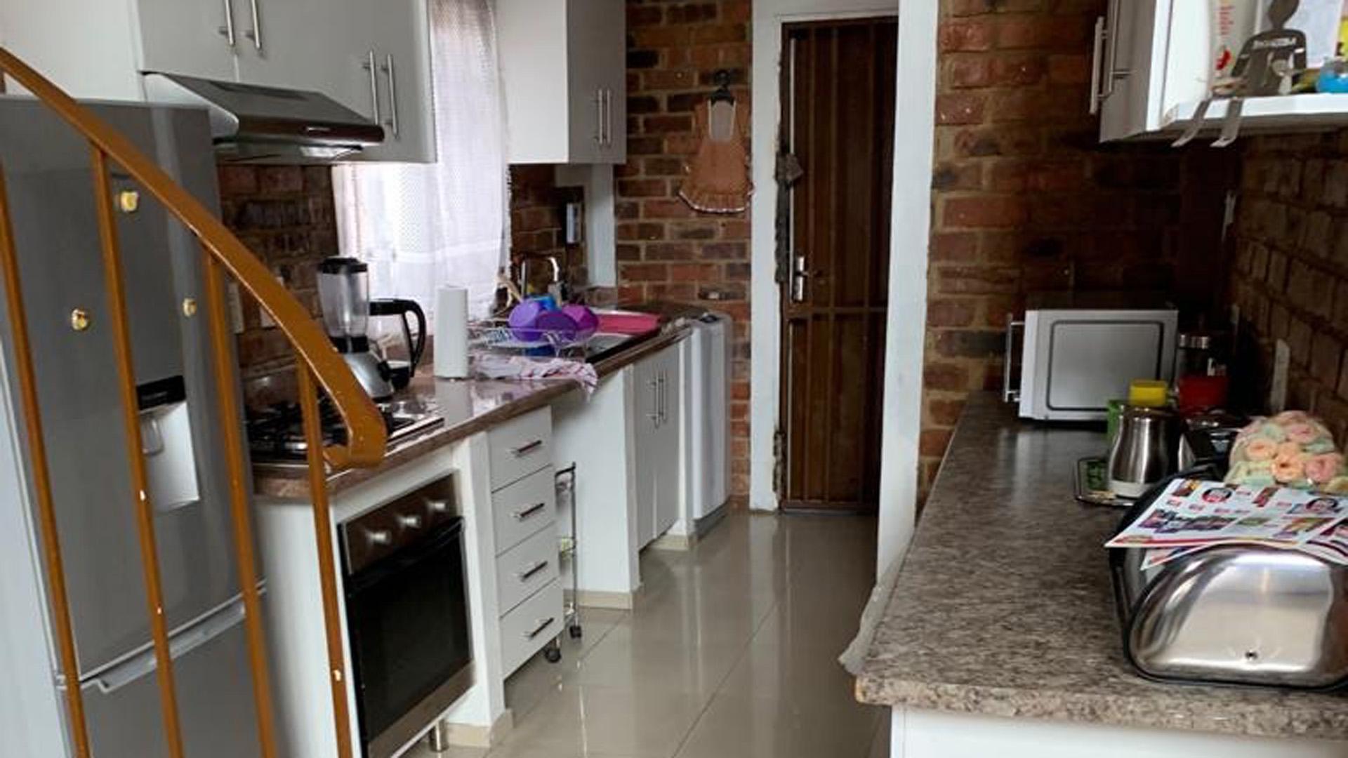 Kitchen of property in Germiston South