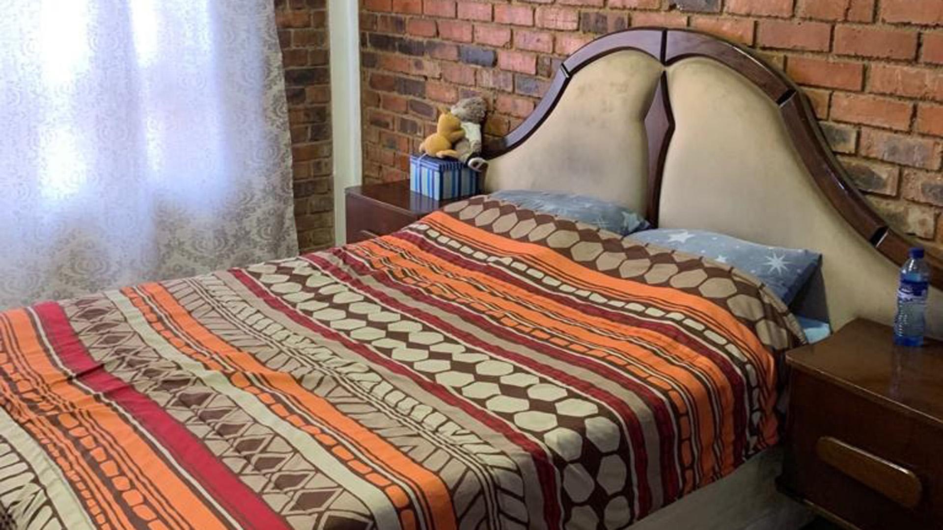 Bed Room 1 of property in Germiston South
