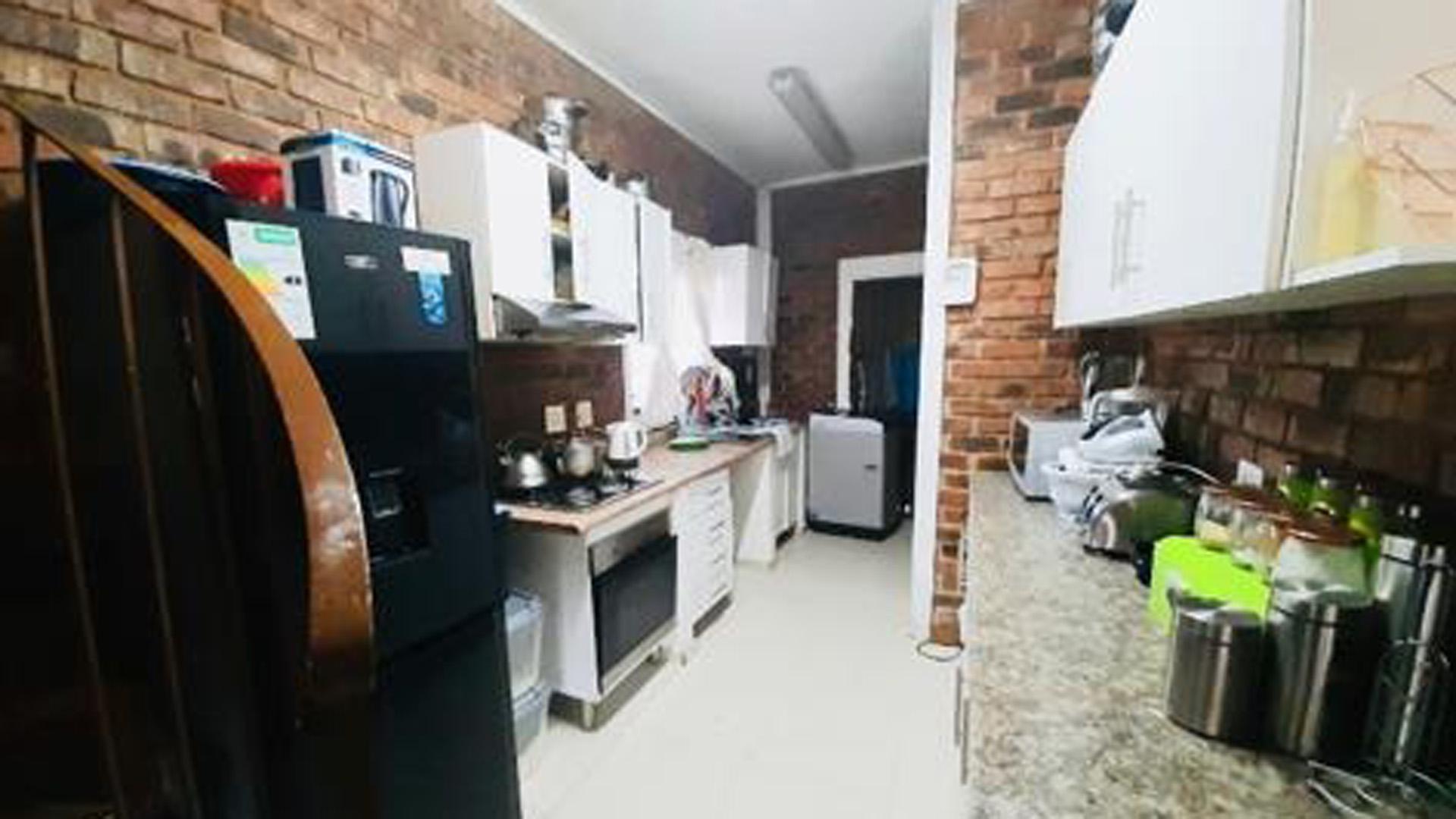 Kitchen of property in Germiston South