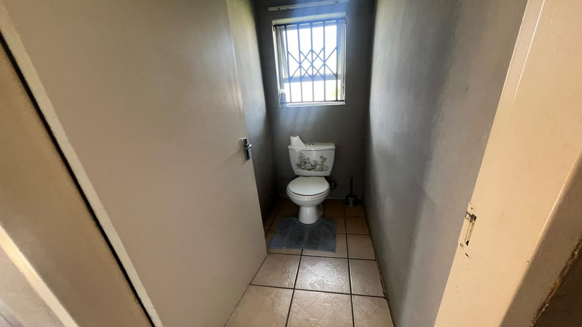 Bathroom 1 of property in Sharon Park