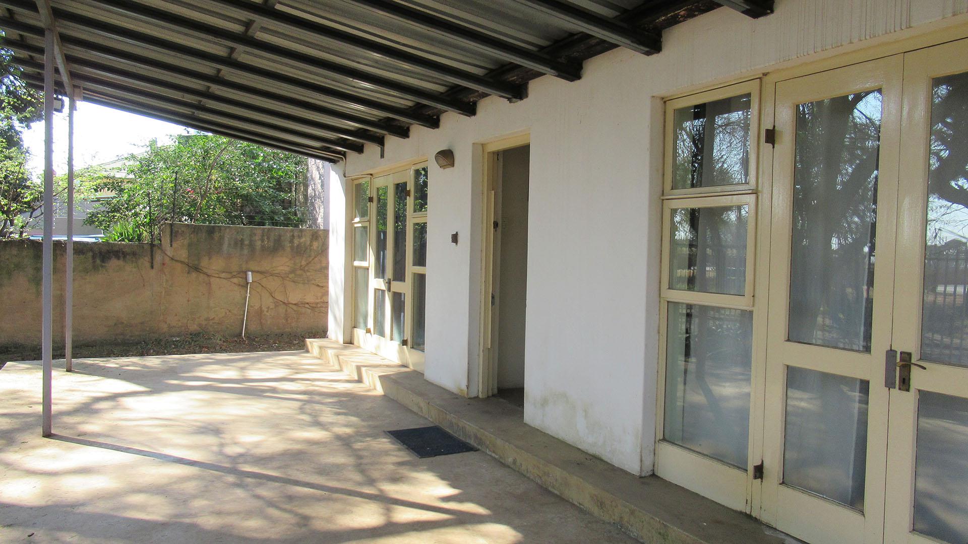 Patio - 27 square meters of property in Brixton