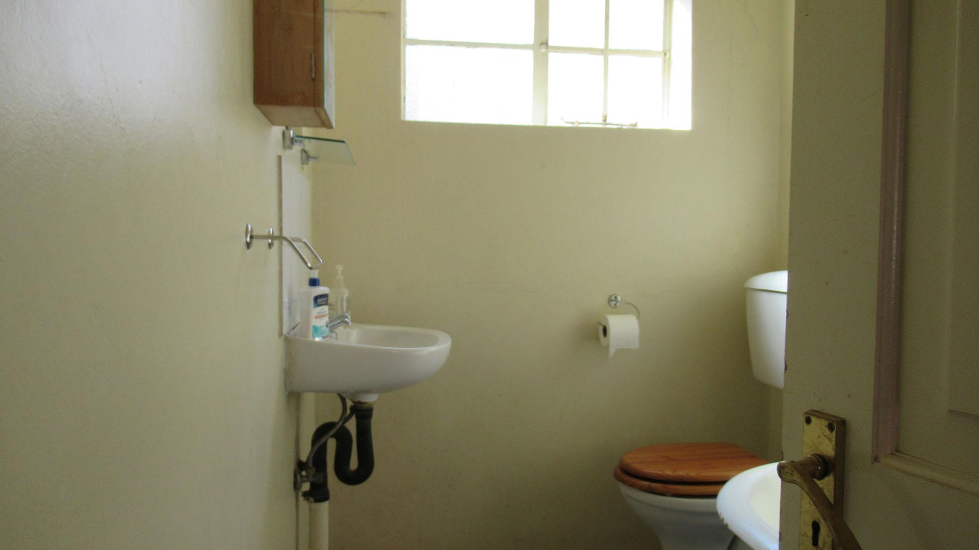 Bathroom 1 - 5 square meters of property in Brixton